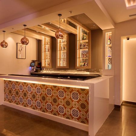 Delite Sarovar Portico Faridabad Exterior photo