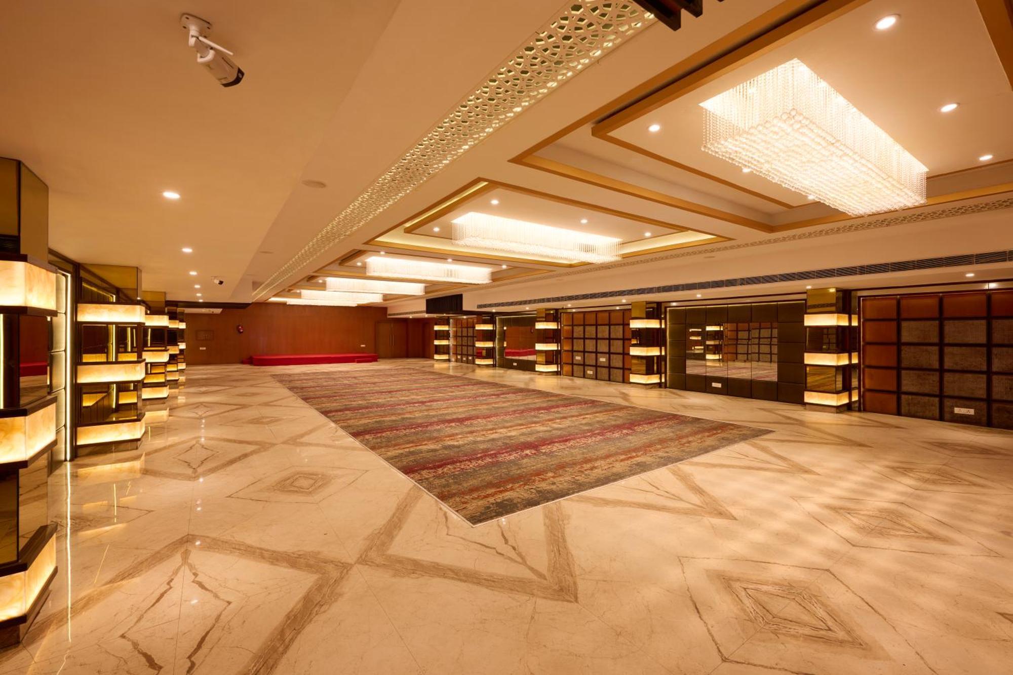 Delite Sarovar Portico Faridabad Exterior photo