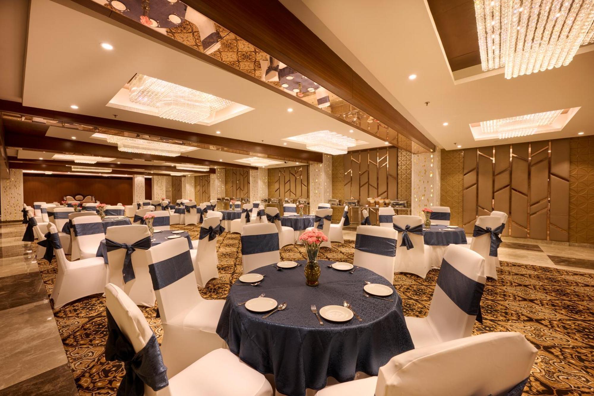 Delite Sarovar Portico Faridabad Exterior photo