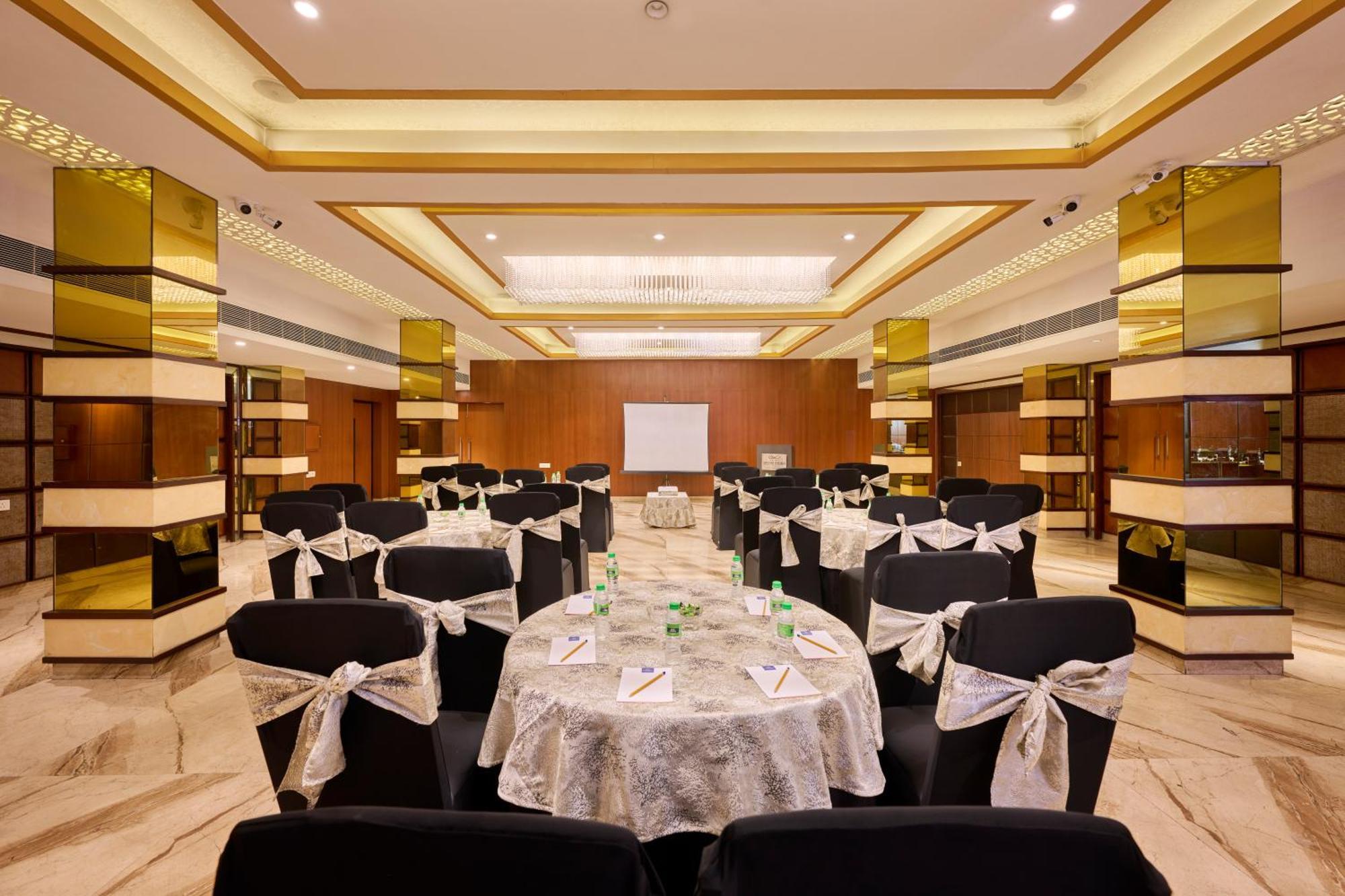 Delite Sarovar Portico Faridabad Exterior photo