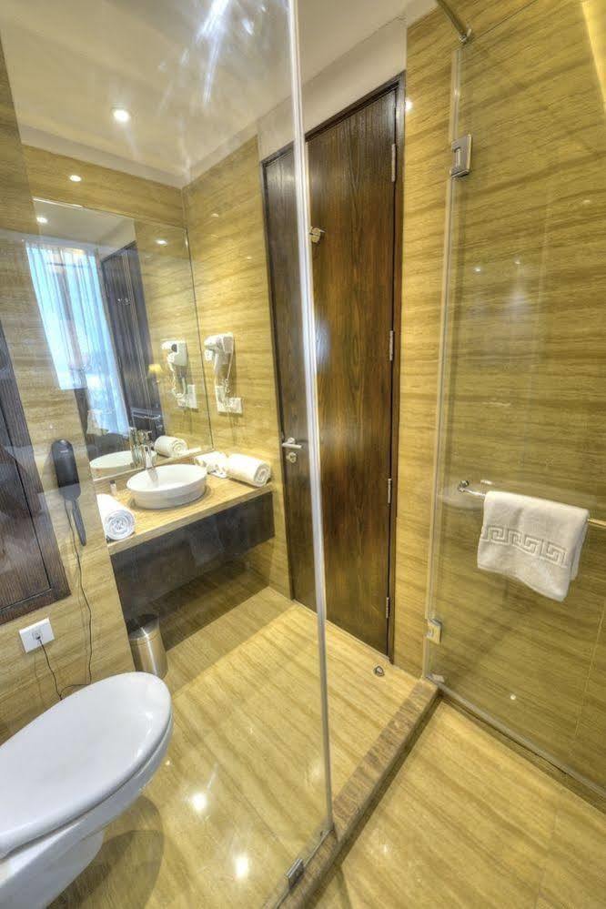 Delite Sarovar Portico Faridabad Exterior photo